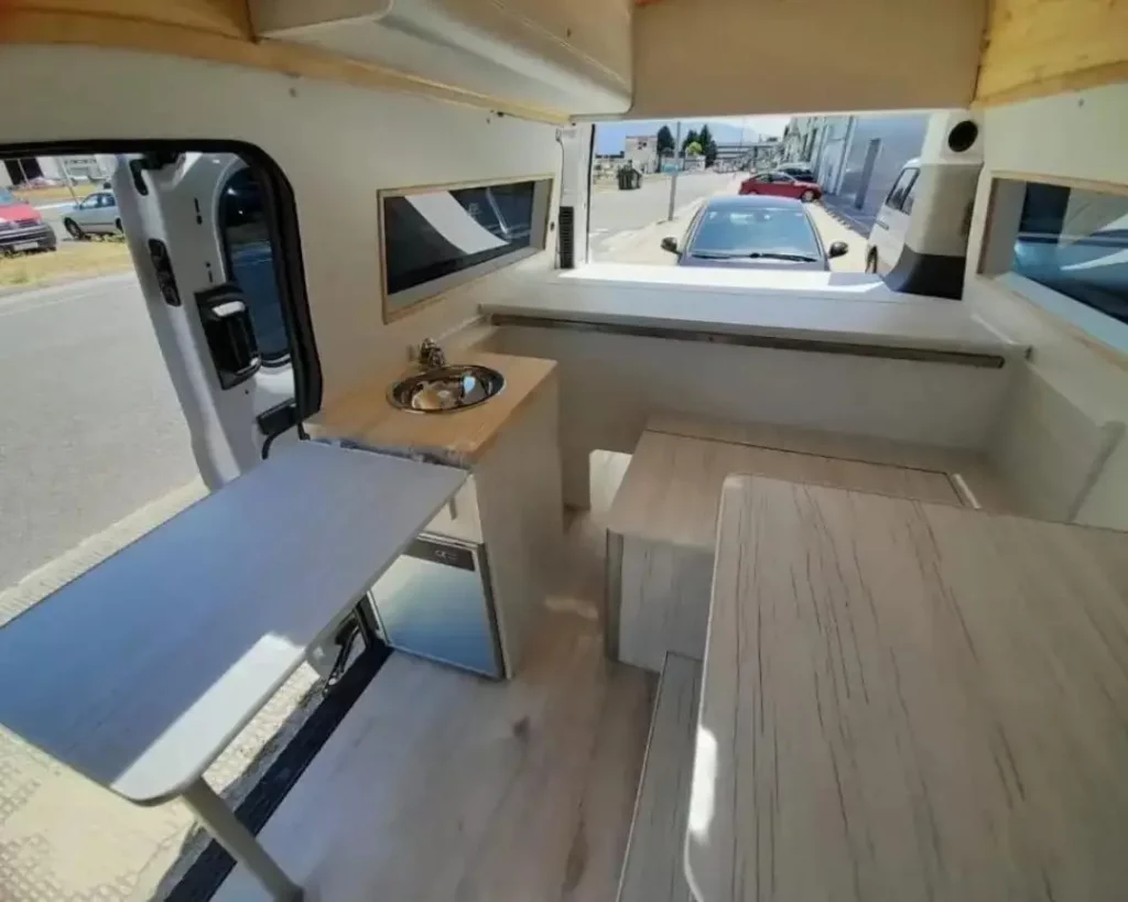 Interior furgoneta camper
